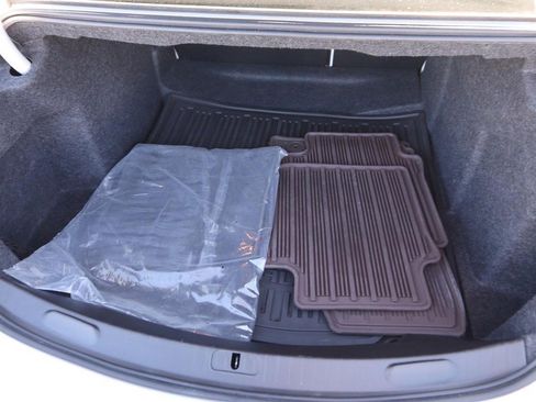 Used 2018 Chevrolet Impala Premier w/ Premier Confidence Package image 7