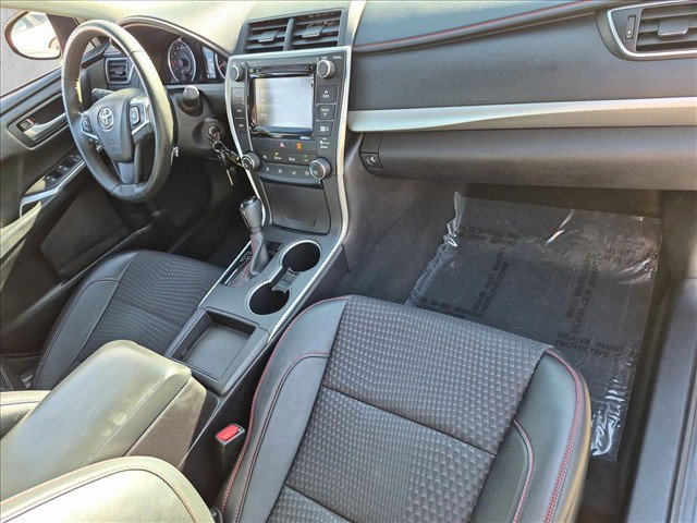 Used 2015 Toyota Camry SE w/ Moonroof Package FWD image 21