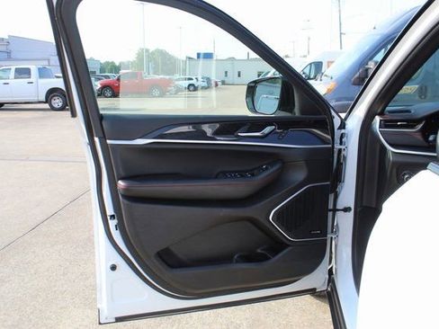 Used 2022 Jeep Grand Cherokee Trailhawk w/ Luxury Tech Group III image 12