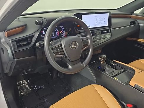 Used 2024 Lexus ES 350 w/ Premium Package FWD image 4