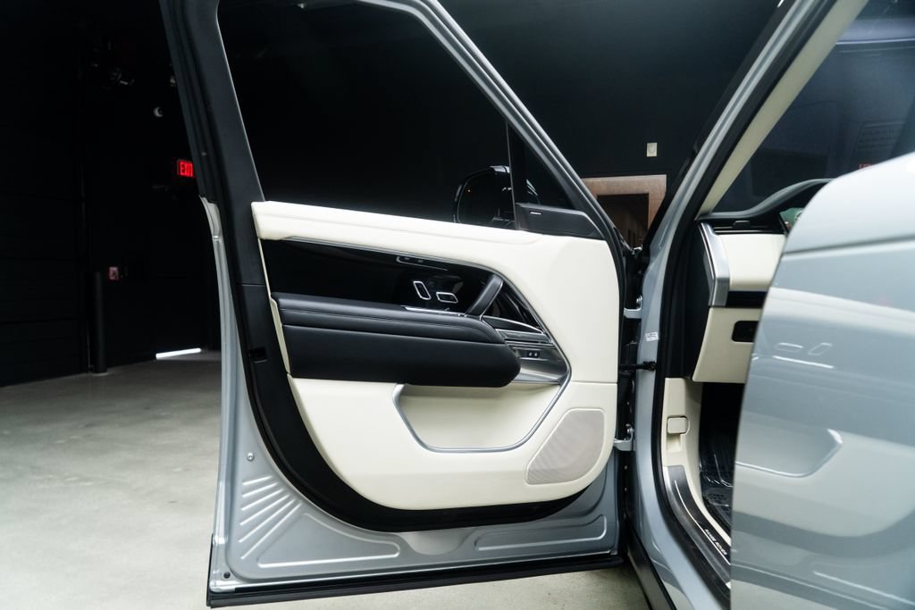 Used 2023 Land Rover Range Rover Long Wheelbase SE AWD/4WD image 24