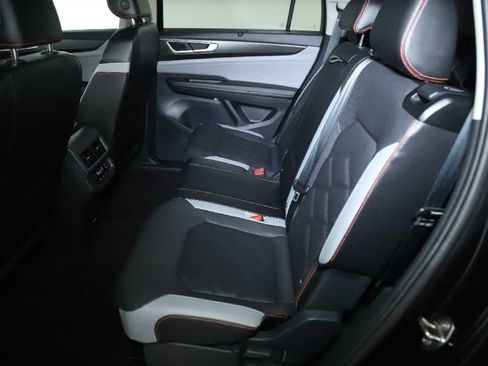 Certified 2024 Volkswagen Atlas Peak Edition SE AWD/4WD image 14