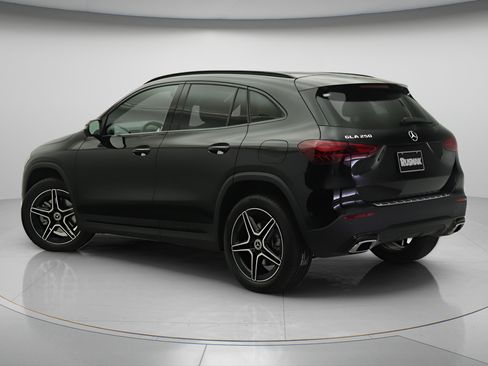 New 2026 Mercedes-Benz GLA 250 image 2