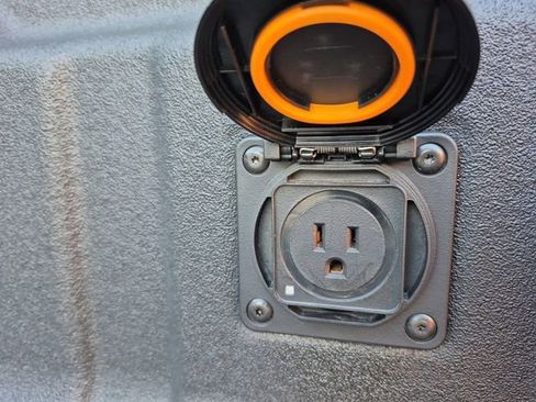 Used 2025 Chevrolet Colorado ZR2 w/ ZR2 Bison Edition image 28