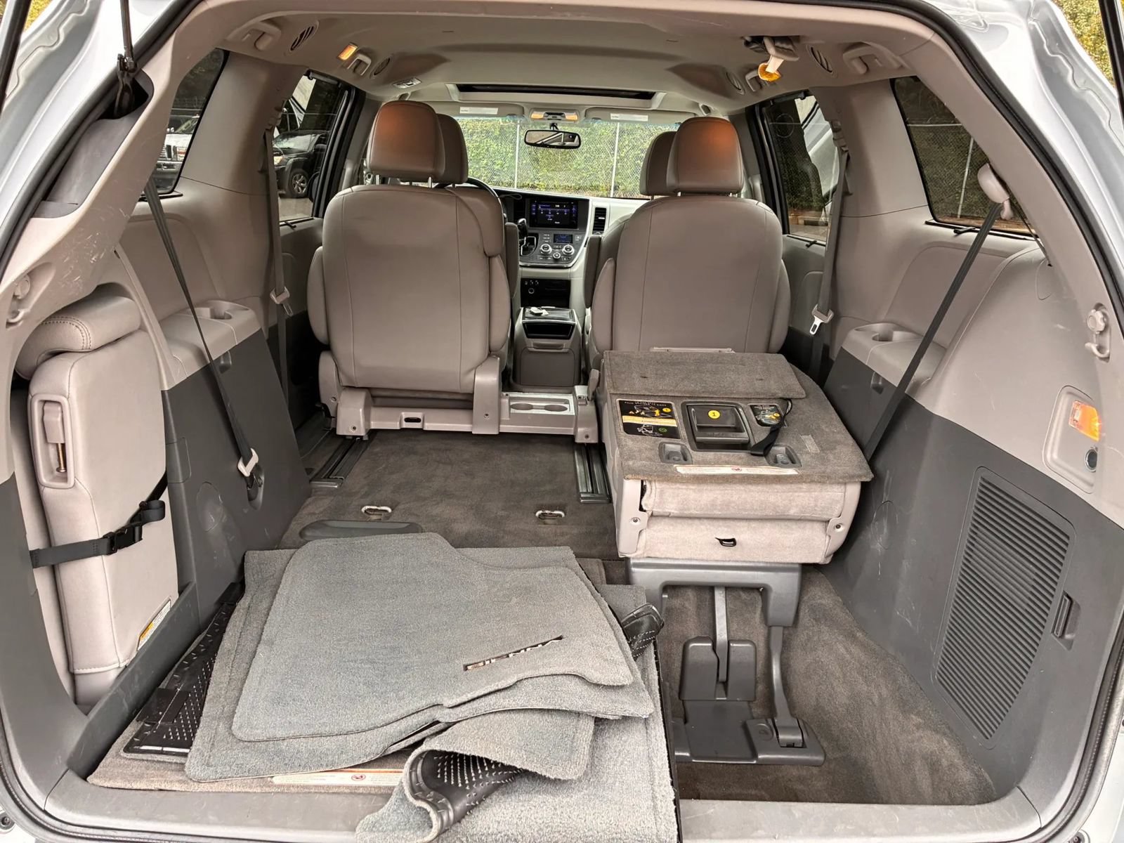 Used 2015 Toyota Sienna XLE FWD image 42
