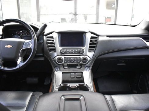 Used 2018 Chevrolet Suburban LT image 32