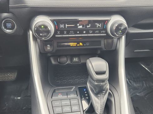 Used 2019 Toyota RAV4 XLE image 24