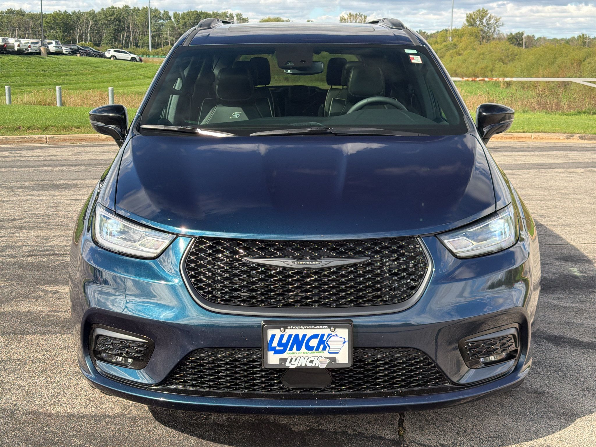 Used 2025 Chrysler Pacifica Limited AWD/4WD image 7