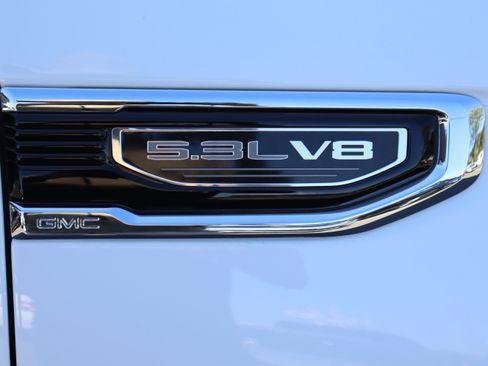 Used 2025 GMC Sierra 1500 SLT AWD/4WD image 12