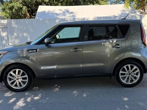 Used 2017 Kia Soul + image 3