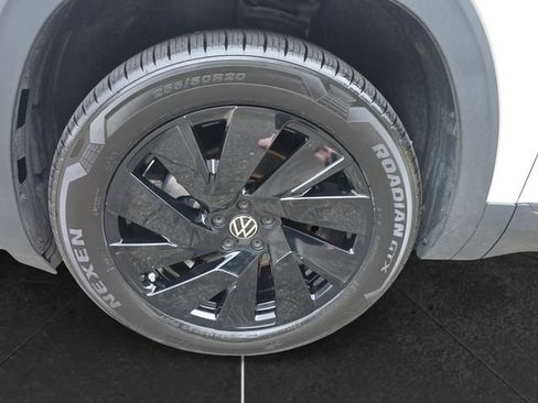 Certified 2024 Volkswagen Atlas SE w/ Black Wheel Package AWD/4WD image 9