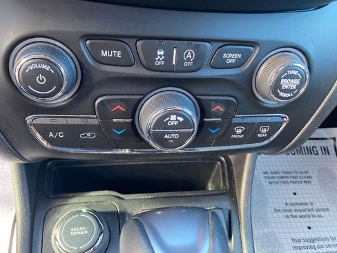 Used 2020 Jeep Cherokee Limited w/ Trailer Tow Group image 25