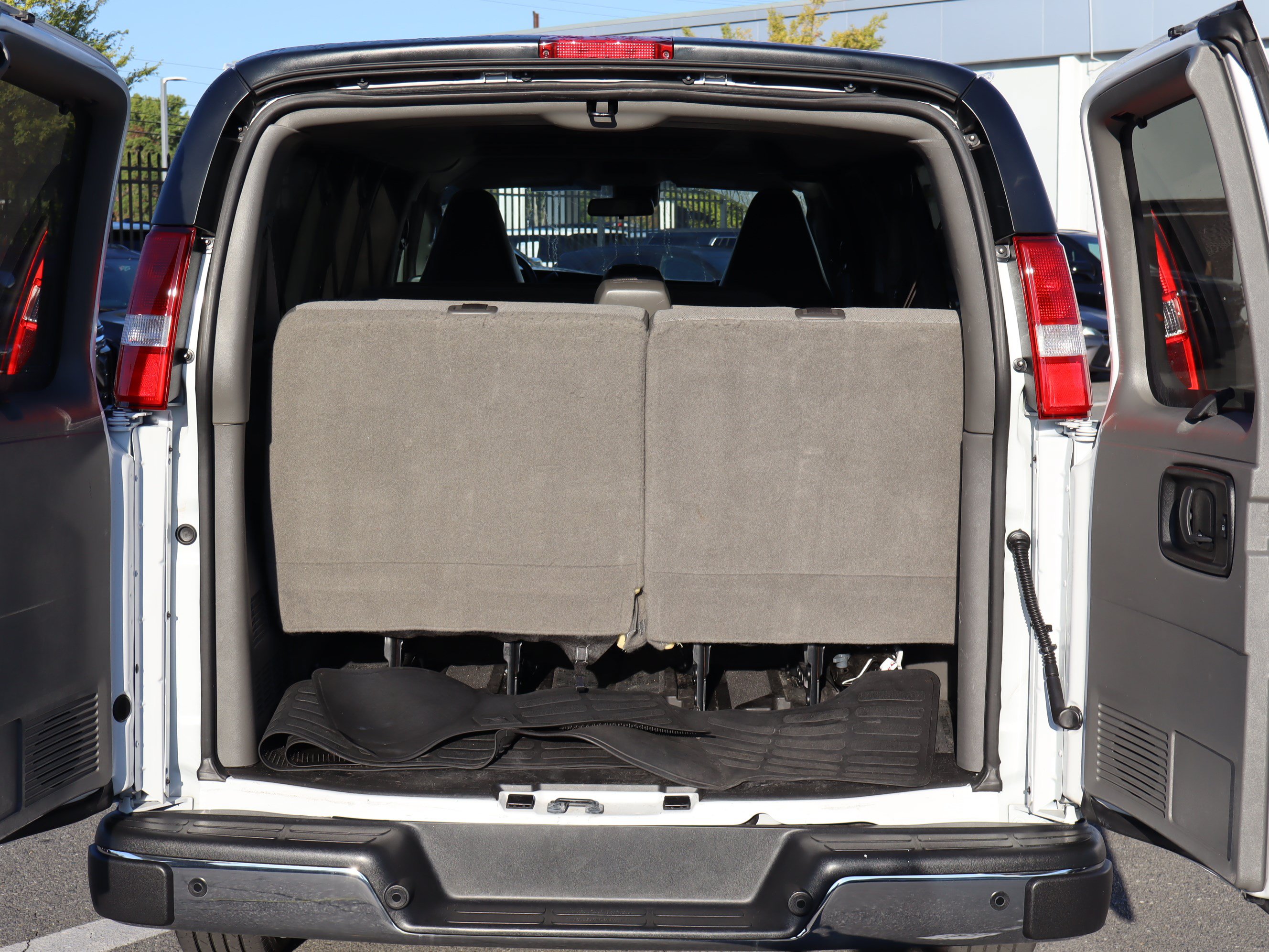 Used 2025 Chevrolet Express 3500 LT w/ LT Preferred Equipment Group RWD image 28