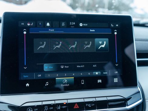 Used 2024 Jeep Compass Limited image 17