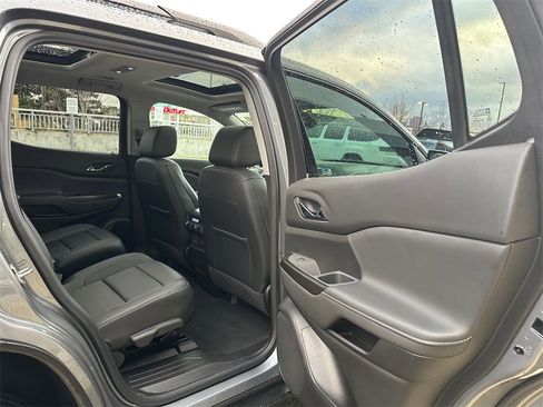 Used 2022 GMC Acadia SLT w/ Elevation Edition image 47