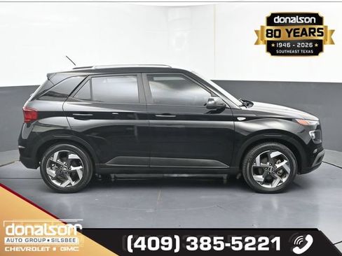 Used 2023 Hyundai Venue SEL w/ Cargo Package FWD image 2
