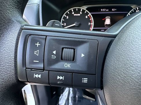 Used 2024 Nissan Rogue S AWD/4WD image 29