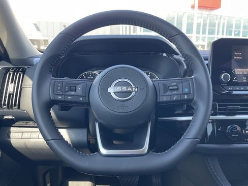 Certified 2025 Nissan Pathfinder SV w/ Black Appearance Package image 8