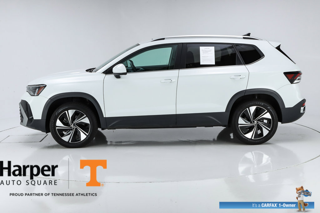 Used 2025 Volkswagen Taos SE w/ Panoramic Sunroof Package AWD/4WD image 2