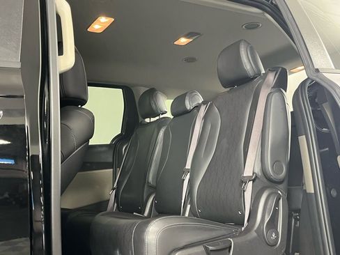 Used 2025 Kia Carnival image 28