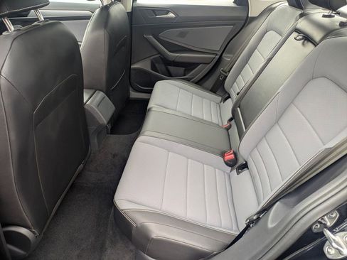 Used 2025 Volkswagen Jetta SE FWD image 30