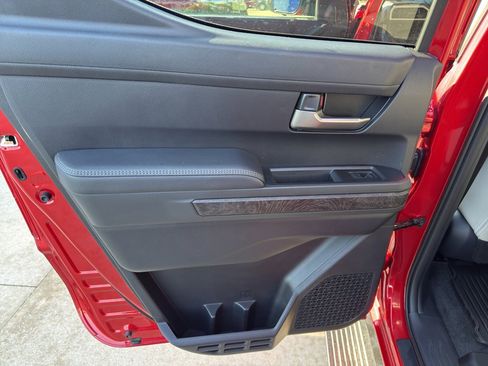 Used 2024 Toyota Tacoma Limited w/ Limited Package (LT) image 15