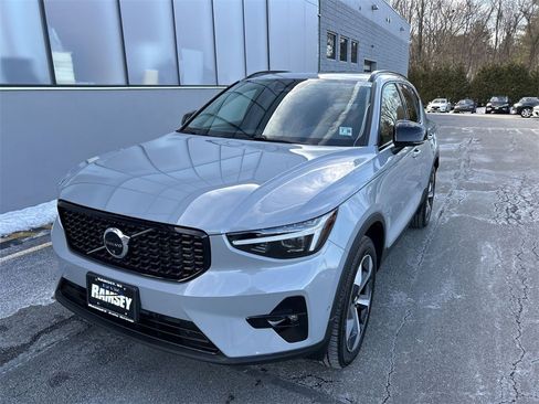 New 2026 Volvo XC40 B5 Plus w/ Protection Package Premier image 4