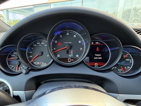 Certified 2018 Porsche Cayenne Platinum Edition image 38