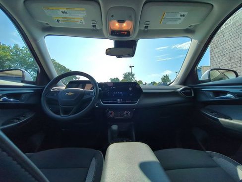 Used 2025 Chevrolet TrailBlazer LT AWD/4WD image 25