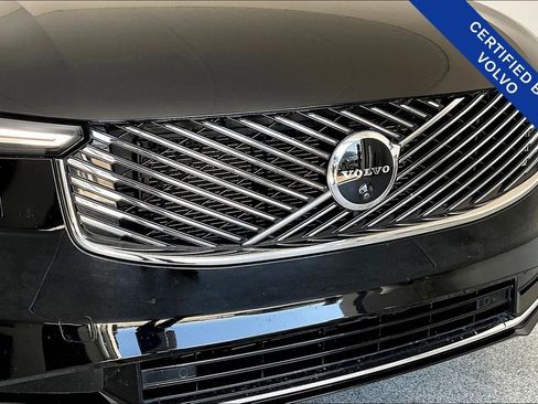 Certified 2025 Volvo XC90 B6 Plus image 37