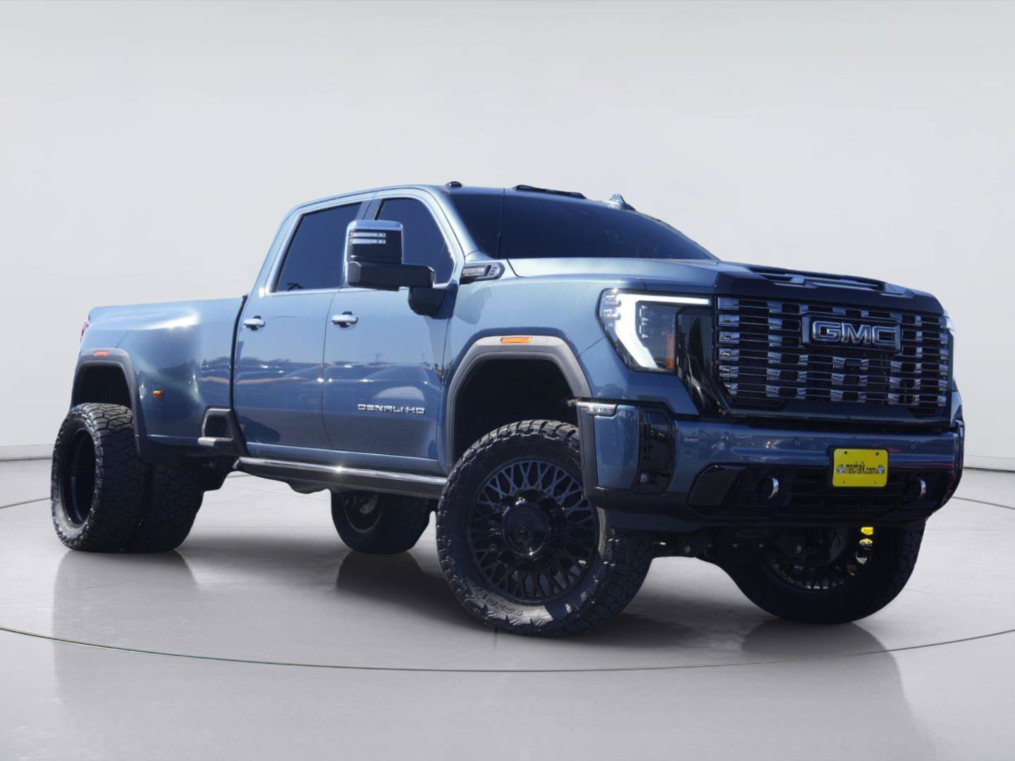 Used 2026 GMC Sierra 3500 Denali Ultimate AWD/4WD image 2