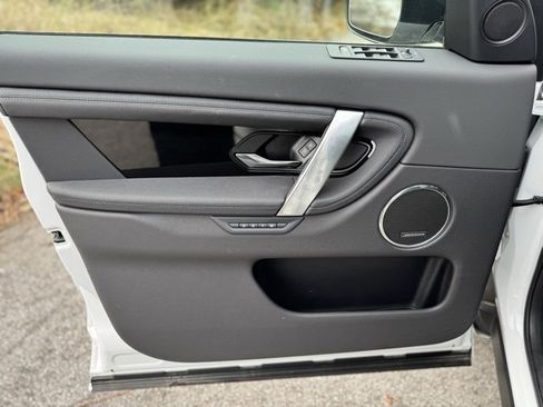 New 2025 Land Rover Discovery Sport S image 9