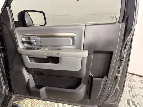 Used 2017 RAM 1500 Express RWD image 19