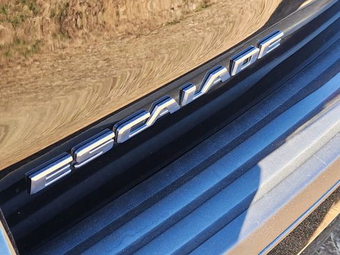 Used 2015 Cadillac Escalade ESV Platinum image 10