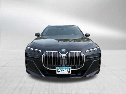 Used 2023 BMW 760i xDrive w/ Luxury Rear Seating Package AWD/4WD image 3