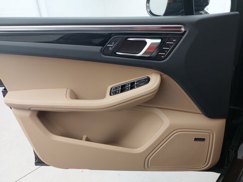 Certified 2026 Porsche Macan AWD/4WD image 29