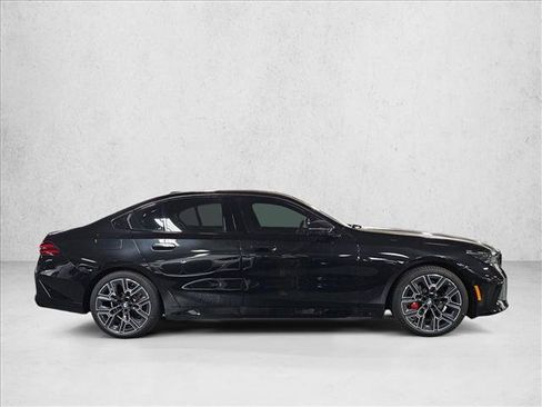 Used 2027 BMW 530i w/ M Sport Package RWD image 4