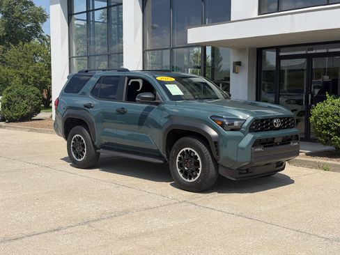Used 2025 Toyota 4Runner TRD Off-Road Premium w/ Tow Technology Package AWD/4WD image 2