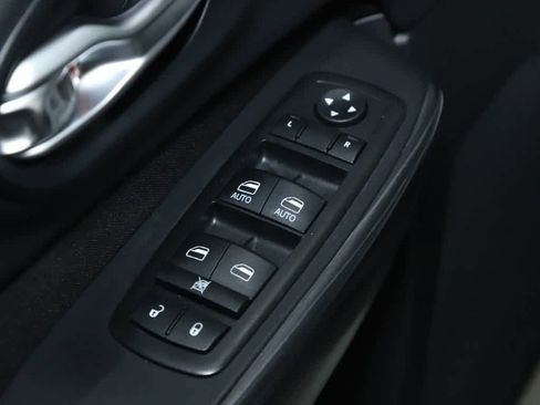 Used 2015 Jeep Cherokee Latitude w/ Cold Weather Group image 16