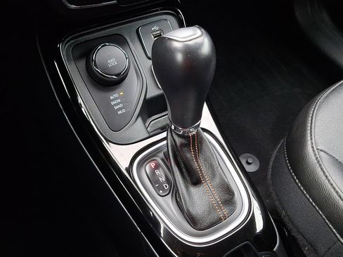 Used 2018 Jeep Compass Limited w/ Navigation Group image 29