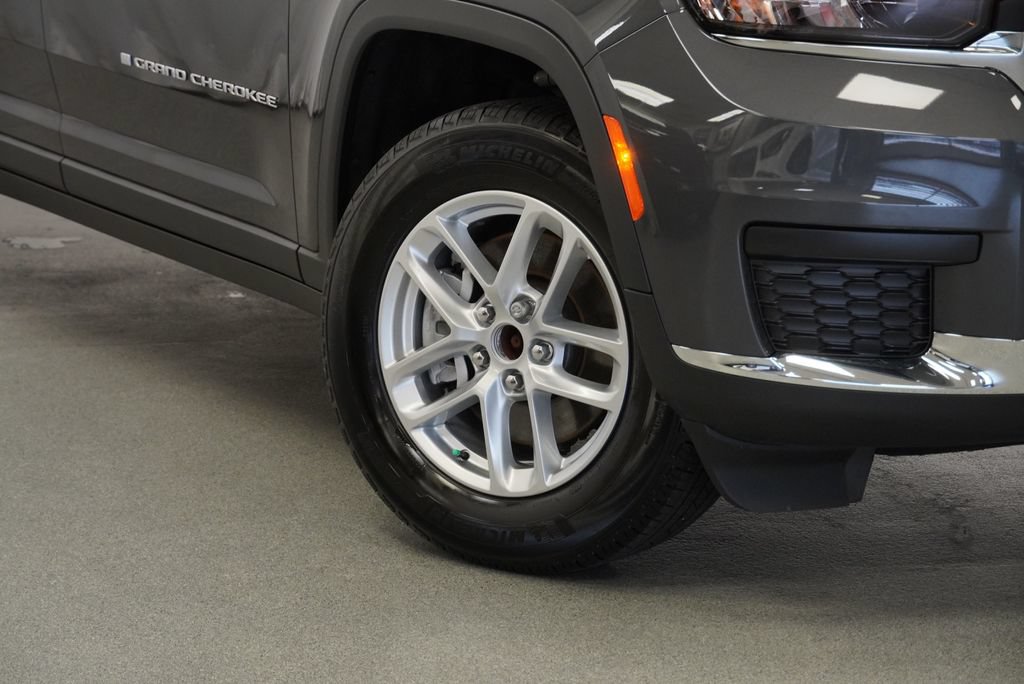 Certified 2025 Jeep Grand Cherokee L Laredo AWD/4WD image 9
