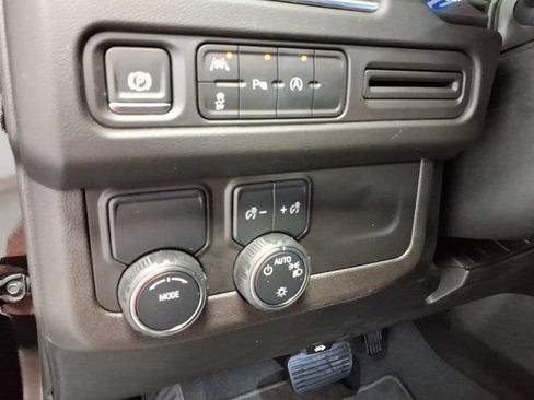 Used 2024 Chevrolet Tahoe LS RWD image 16