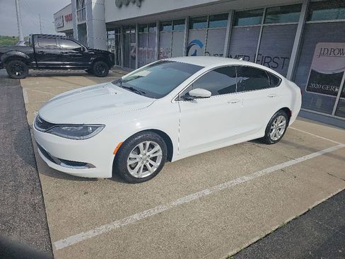 Used 2016 Chrysler 200 Limited FWD image 2