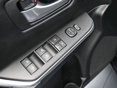 Used 2016 Toyota Camry SE image 17