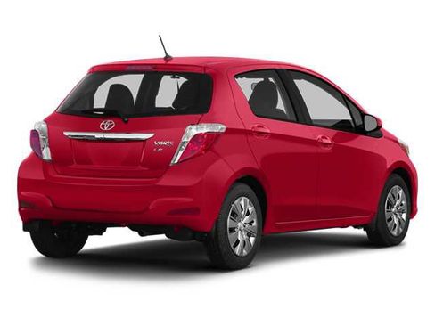 Used 2014 Toyota Yaris L FWD image 2