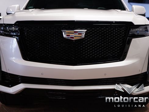 Used 2023 Cadillac Escalade Sport w/ LPO, ONYX Package AWD/4WD image 10
