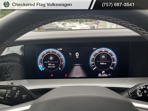 New 2025 Volkswagen Tiguan SE image 36