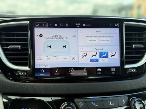 Certified 2023 Chrysler Pacifica Touring-L FWD image 20