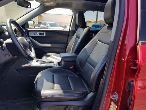 Used 2021 Ford Explorer Limited w/ Equipment Group 301A AWD/4WD image 12