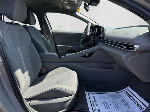 Certified 2023 Hyundai Elantra SE FWD image 17